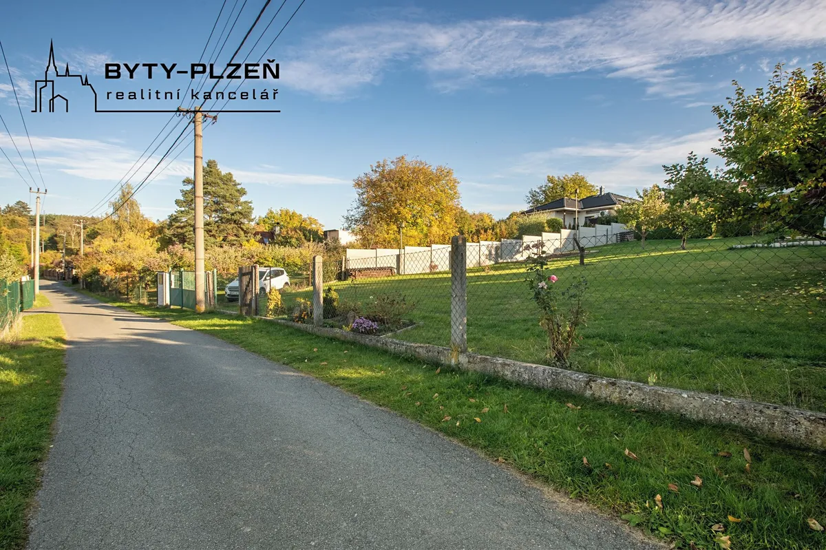 Prodej stavebního pozemku 684 m²